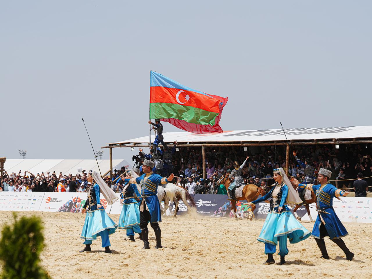 Recep Tayyip Erdogan and his spouse watch performance of Azerbaijani participants at Ethnosport and Culture Festival (PHOTO)