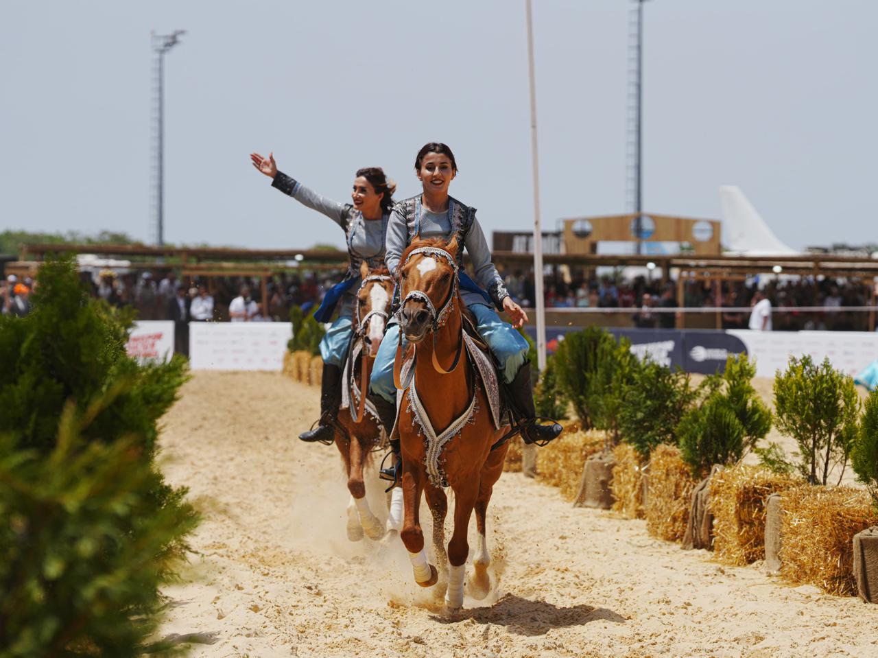 Recep Tayyip Erdogan and his spouse watch performance of Azerbaijani participants at Ethnosport and Culture Festival (PHOTO)