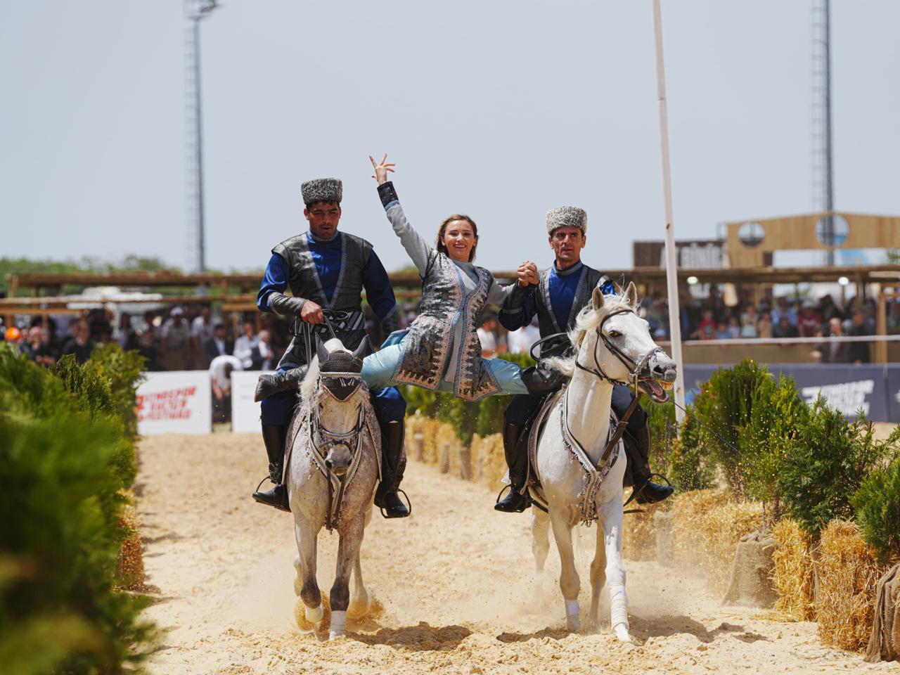 Recep Tayyip Erdogan and his spouse watch performance of Azerbaijani participants at Ethnosport and Culture Festival (PHOTO)