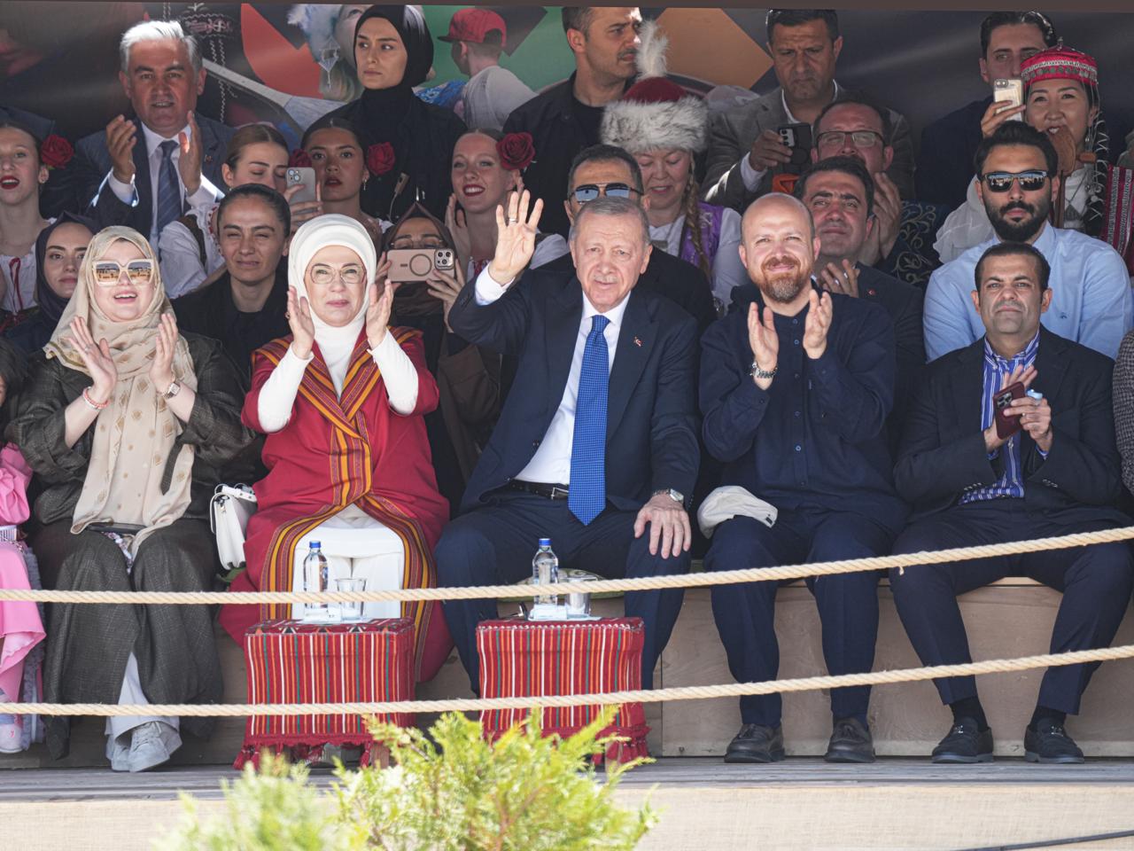 Recep Tayyip Erdogan and his spouse watch performance of Azerbaijani participants at Ethnosport and Culture Festival (PHOTO)
