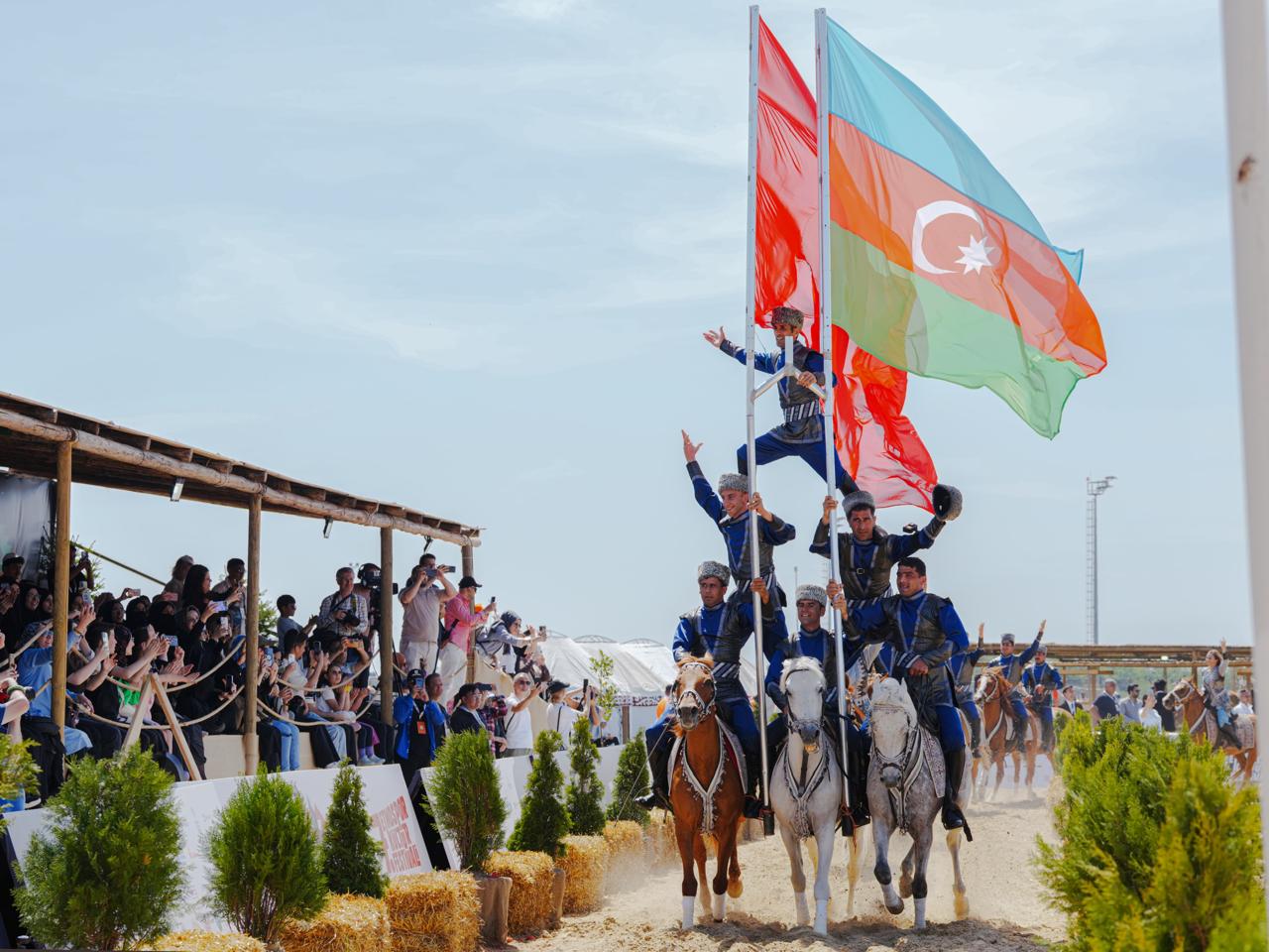 Recep Tayyip Erdogan and his spouse watch performance of Azerbaijani participants at Ethnosport and Culture Festival (PHOTO)