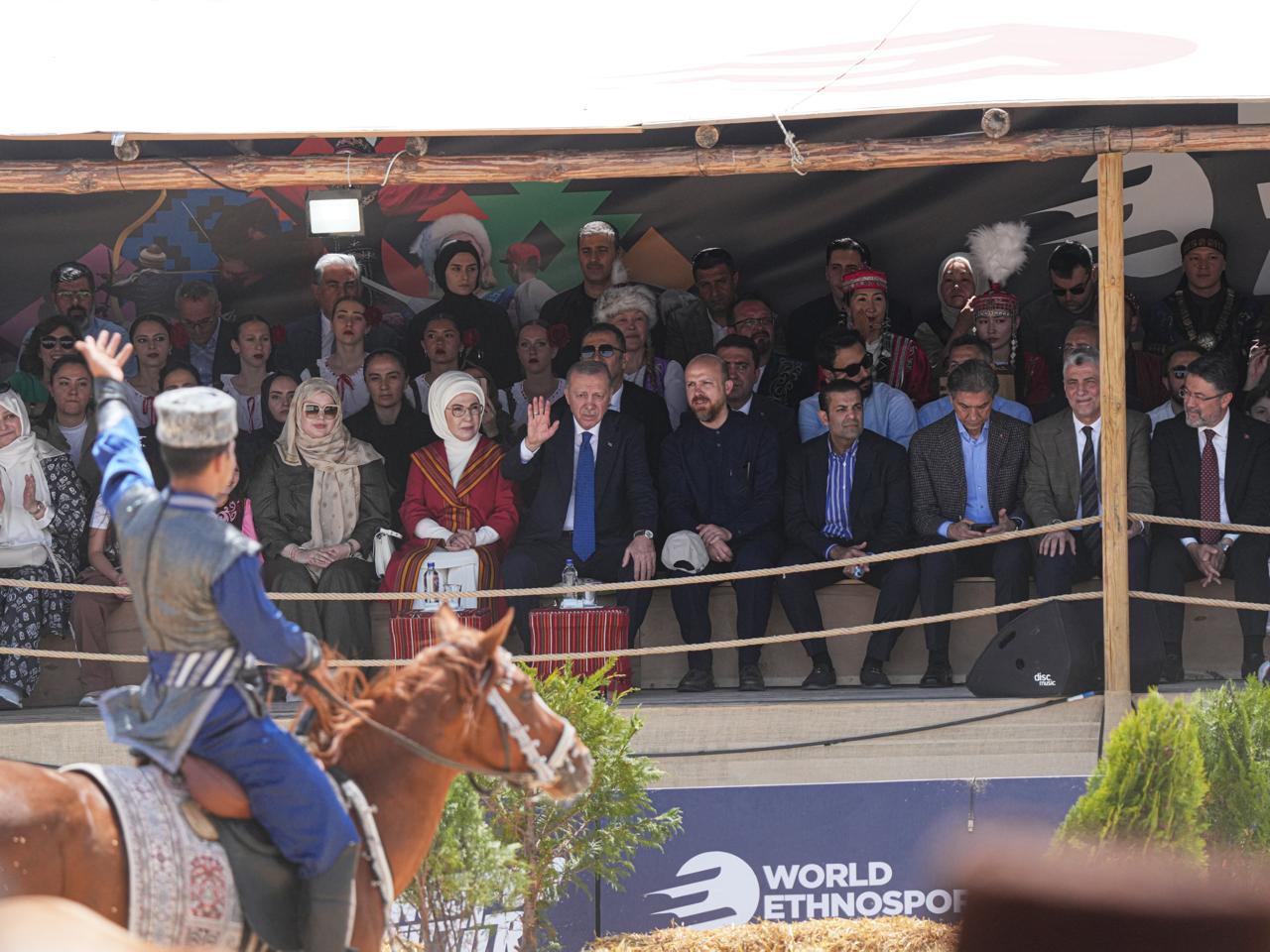 Recep Tayyip Erdogan and his spouse watch performance of Azerbaijani participants at Ethnosport and Culture Festival (PHOTO)