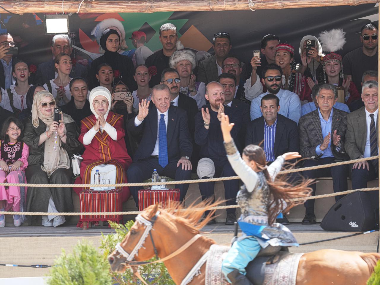 Recep Tayyip Erdogan and his spouse watch performance of Azerbaijani participants at Ethnosport and Culture Festival (PHOTO)