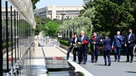 Ukrainian FM visits Victory Park and Alley of Martyrs in Baku (PHOTO)