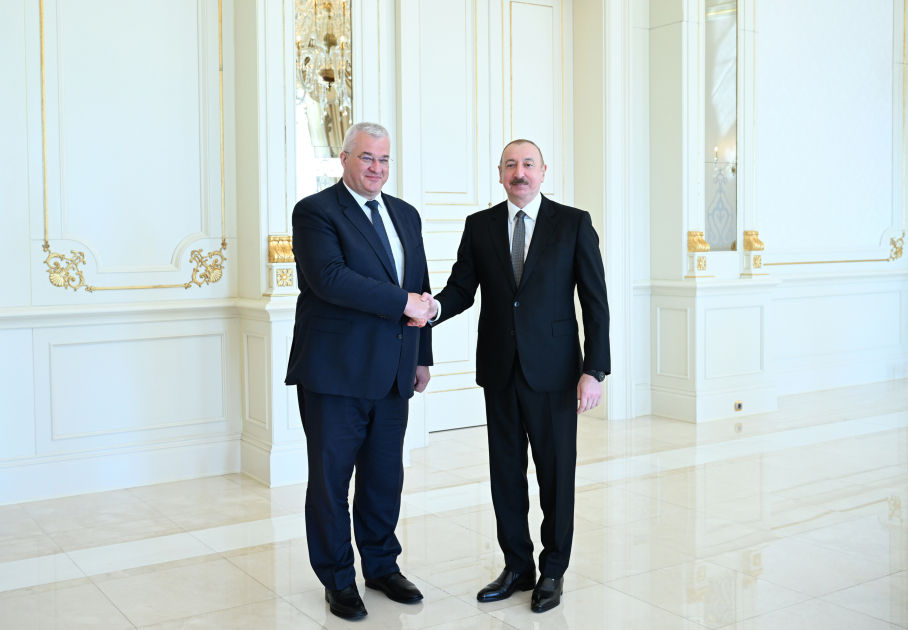 President Ilham Aliyev receives Ukrainian FM (PHOTO)