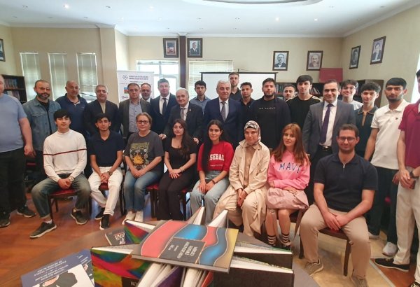 “House of Azerbaijan” in Türkiye's Iğdır receives lavish book donation (PHOTO)