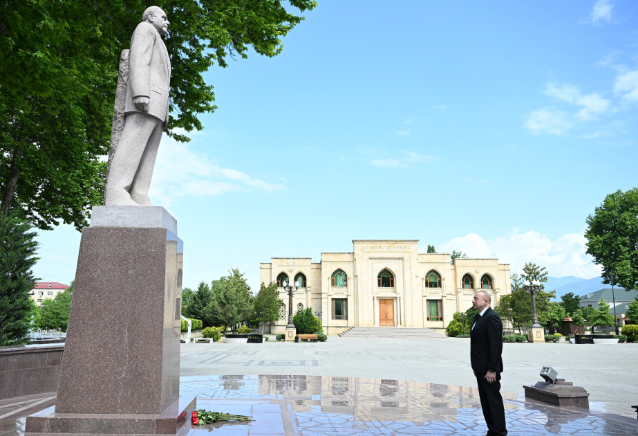 President Ilham Aliyev visits statue of National Leader Heydar Aliyev in Ismayilli city (VIDEO)