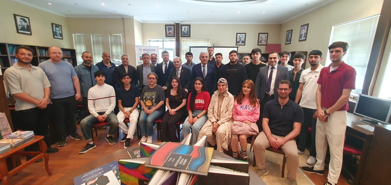 “House of Azerbaijan” in Türkiye's Iğdır receives lavish book donation (PHOTO)