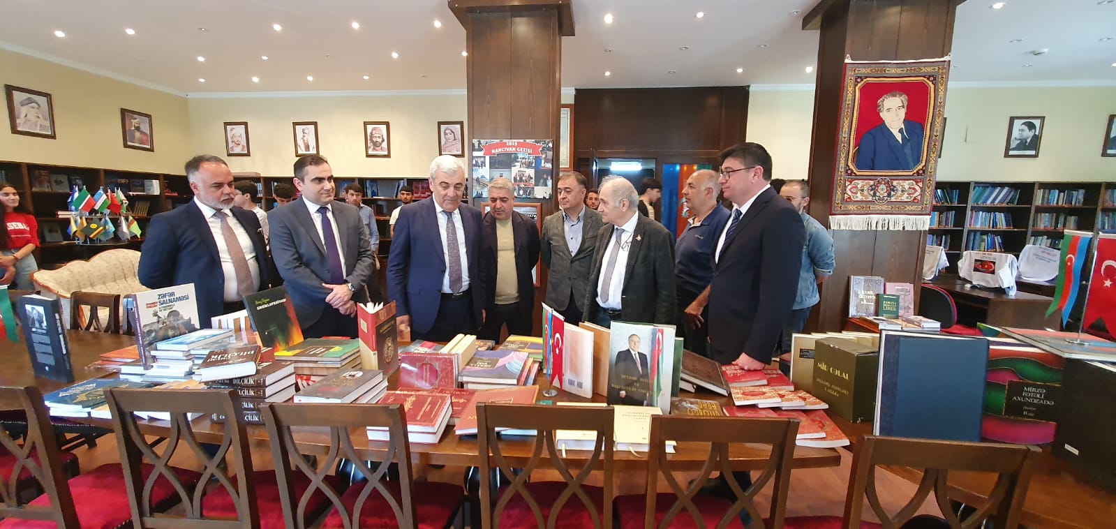 “House of Azerbaijan” in Türkiye's Iğdır receives lavish book donation (PHOTO)