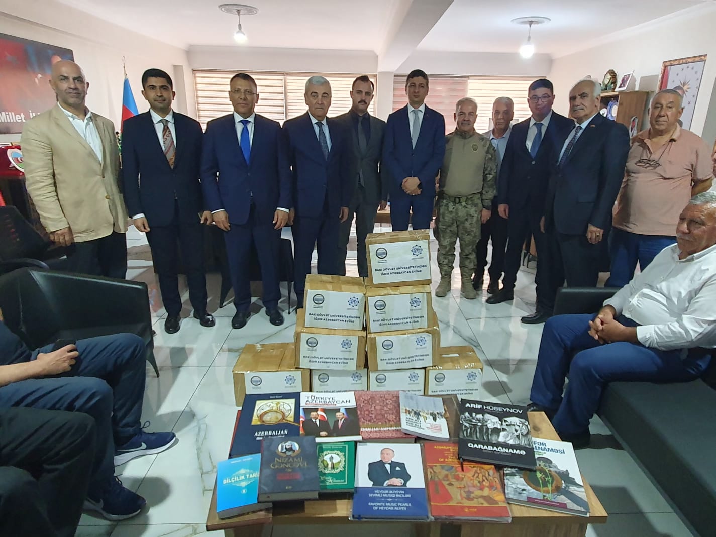 “House of Azerbaijan” in Türkiye's Iğdır receives lavish book donation (PHOTO)
