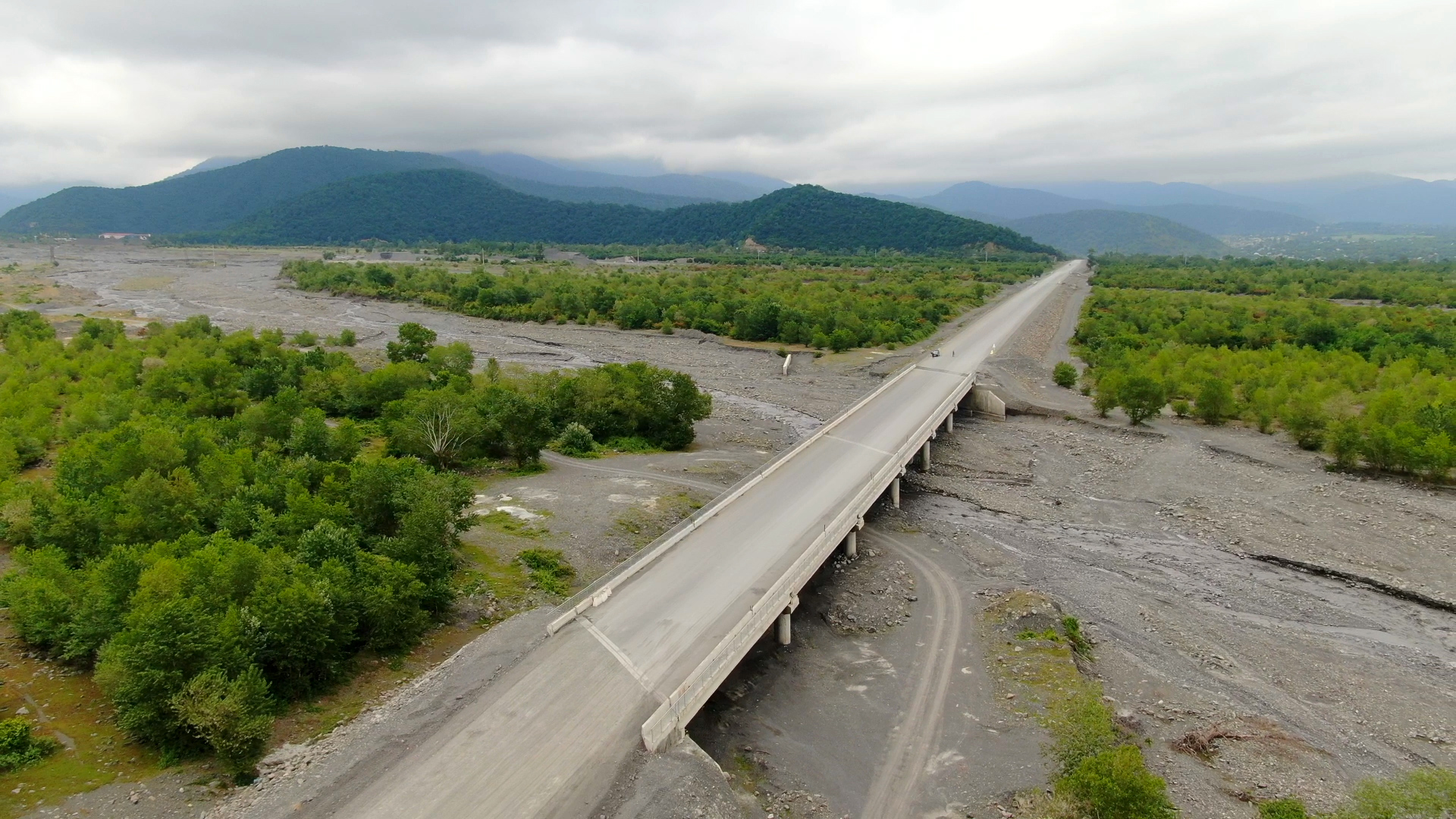 President Ilham Aliyev inspects progress of construction of Mughanli-Ismayilli-Gabala section of Baku-Gabala highway (PHOTO/VIDEO)