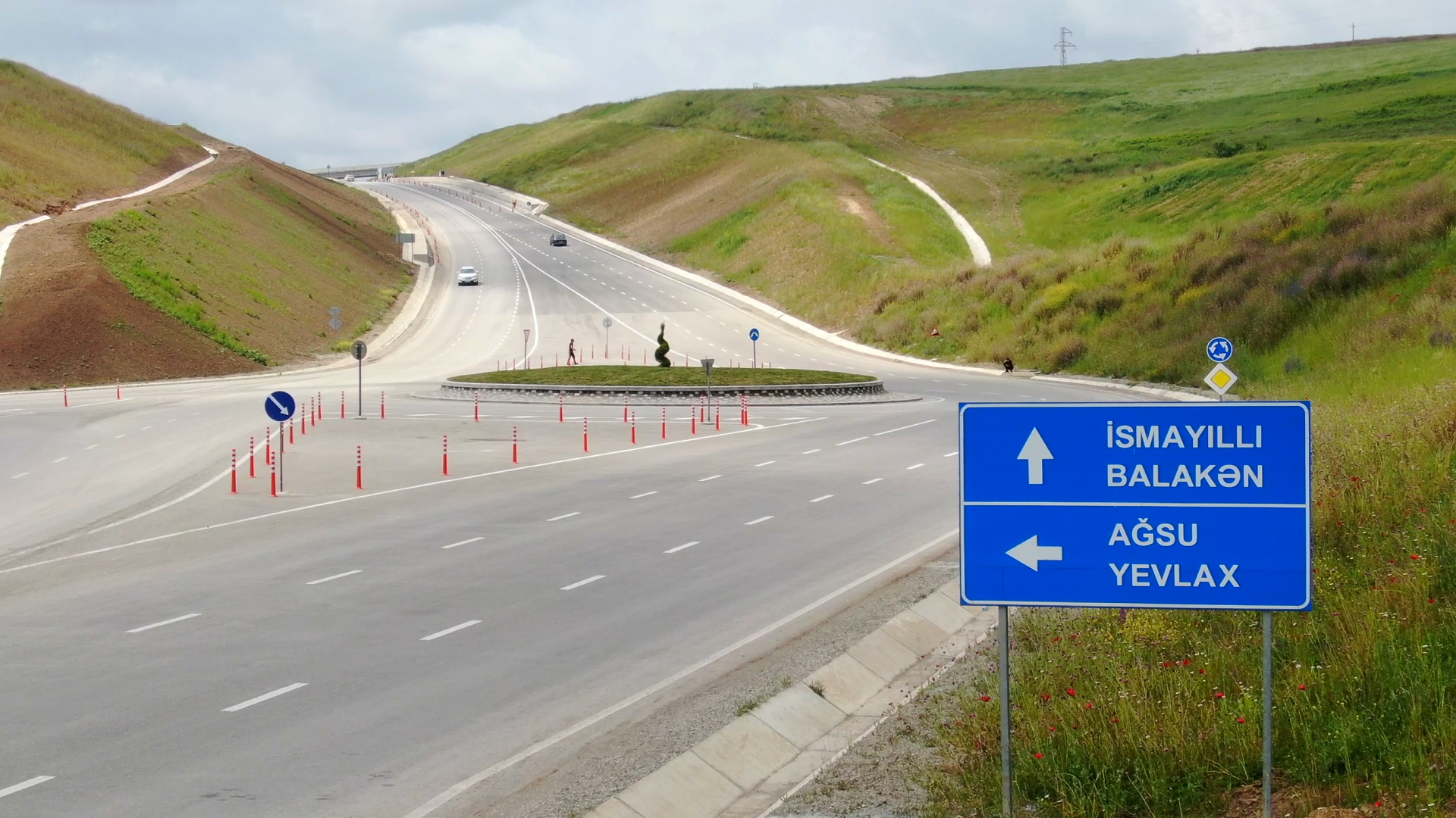 President Ilham Aliyev inspects progress of construction of Mughanli-Ismayilli-Gabala section of Baku-Gabala highway (PHOTO/VIDEO)