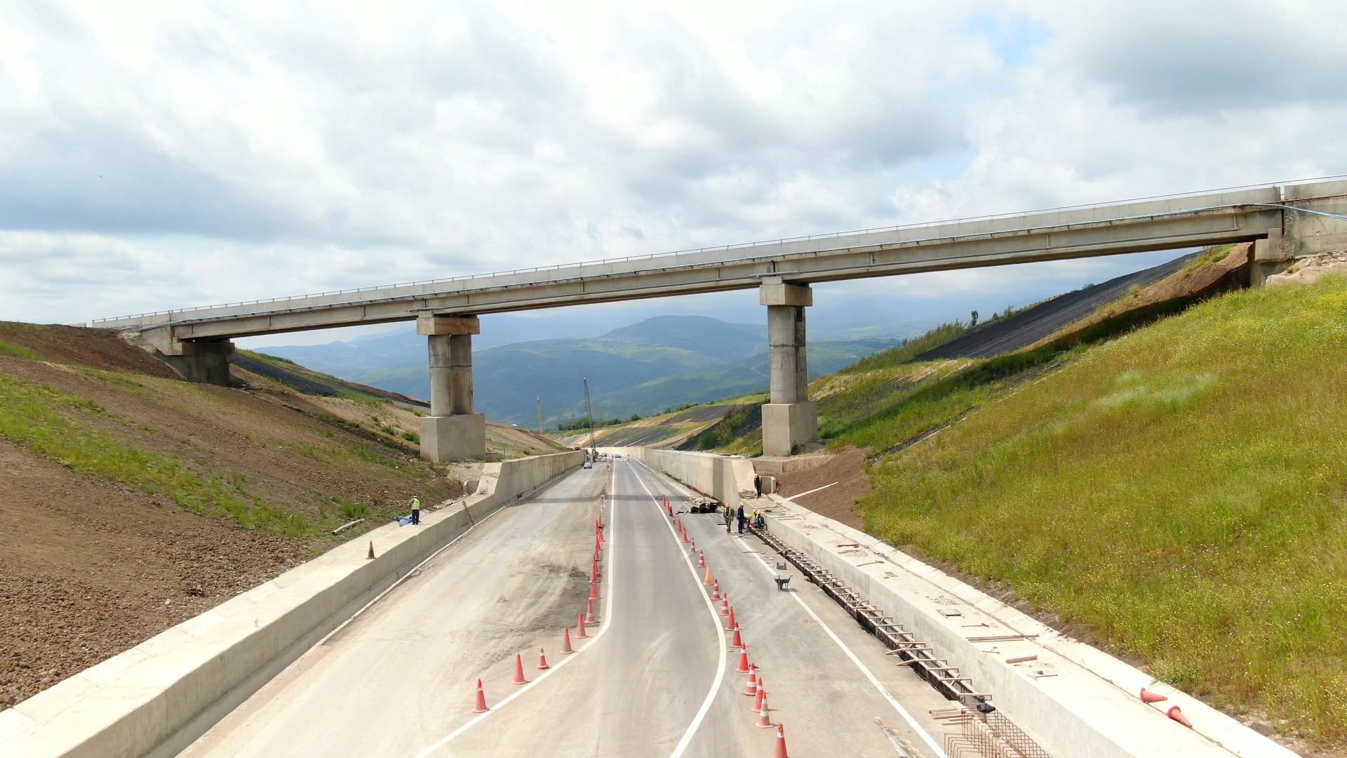 President Ilham Aliyev inspects progress of construction of Mughanli-Ismayilli-Gabala section of Baku-Gabala highway (PHOTO/VIDEO)