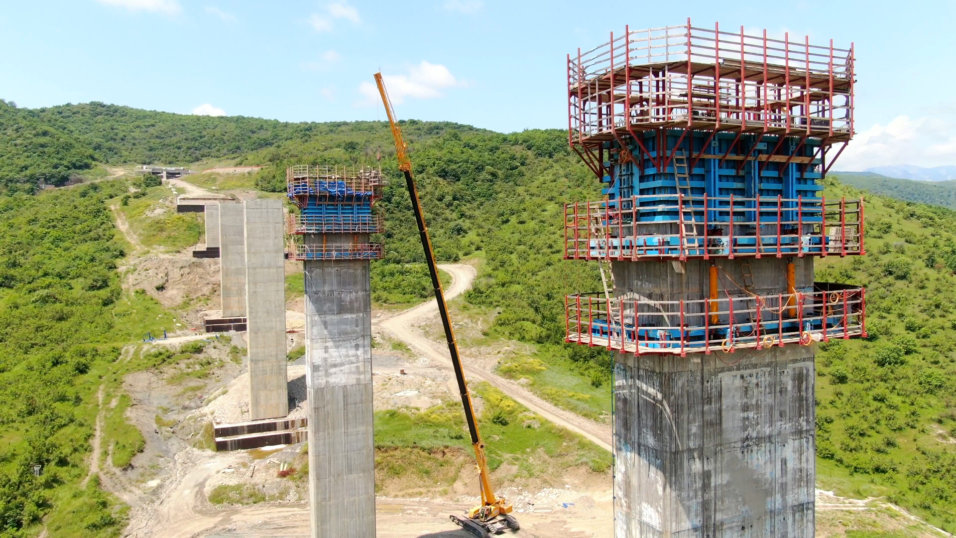 President Ilham Aliyev inspects progress of construction of Mughanli-Ismayilli-Gabala section of Baku-Gabala highway (PHOTO/VIDEO)