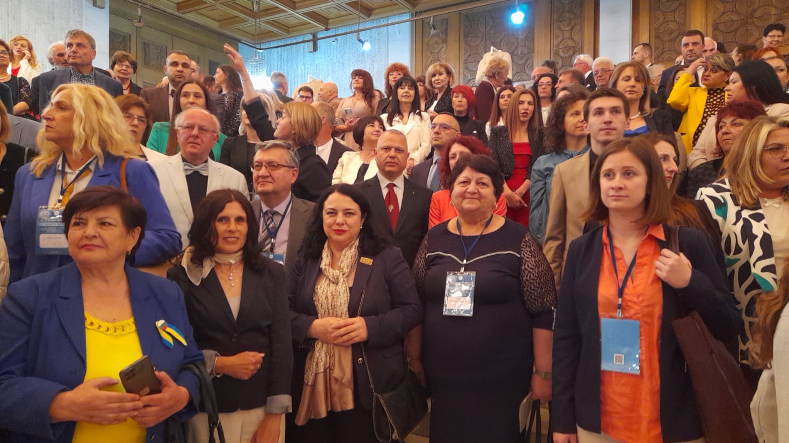 Bulgarian president receives book about Azerbaijan at international media forum (PHOTO)