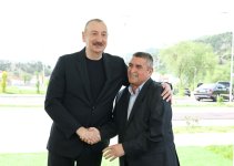 President Ilham Aliyev meets residents relocated to Beylik village in Lachin, presents keys to new homes (PHOTO/VIDEO)