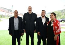 President Ilham Aliyev meets residents relocated to Beylik village in Lachin, presents keys to new homes (PHOTO/VIDEO)