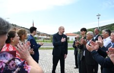President Ilham Aliyev meets residents relocated to Beylik village in Lachin, presents keys to new homes (PHOTO/VIDEO)