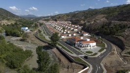 President Ilham Aliyev meets residents relocated to Beylik village in Lachin, presents keys to new homes (PHOTO/VIDEO)