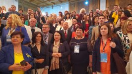Bulgarian president receives book about Azerbaijan at international media forum (PHOTO)
