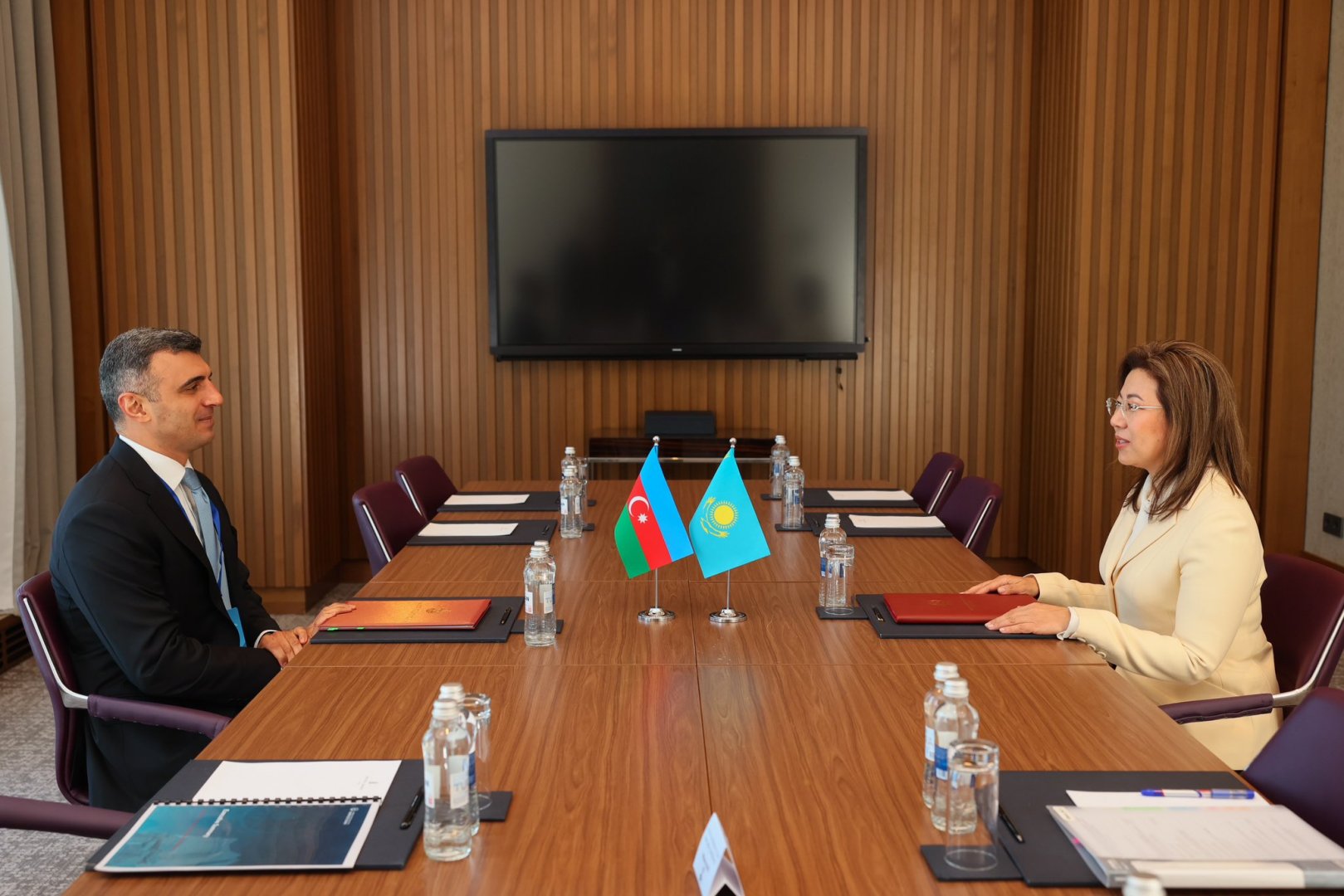 Azerbaijan, Kazakhstan chart path for financial market control (PHOTO)