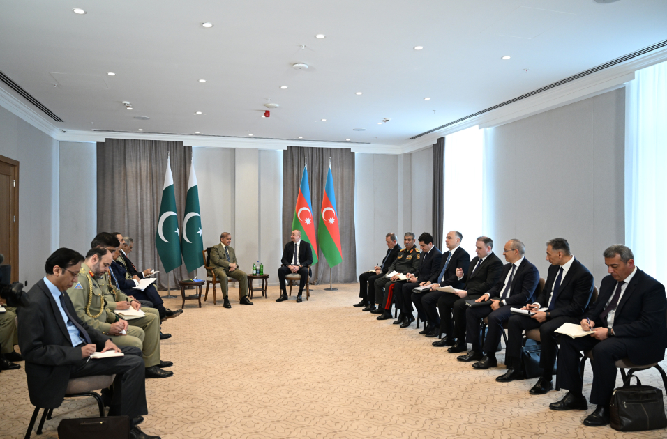 President Ilham Aliyev, Pakistani PM hold limited meeting in Lachin (PHOTO)