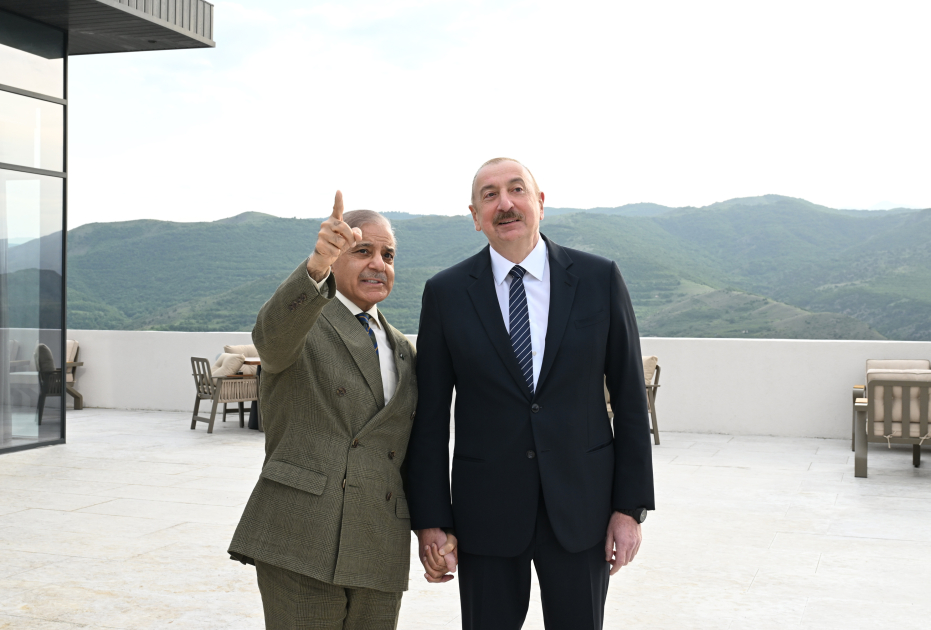 President Ilham Aliyev and Pakistani Prime Minister hold extended meeting in Lachin over lunch (PHOTO)