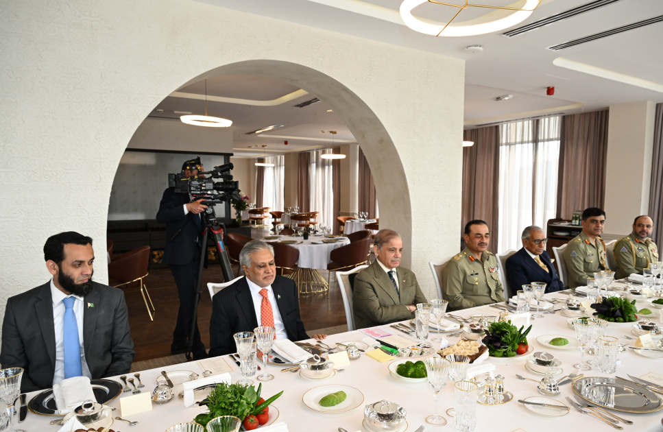 President Ilham Aliyev and Pakistani Prime Minister hold extended meeting in Lachin over lunch (PHOTO)