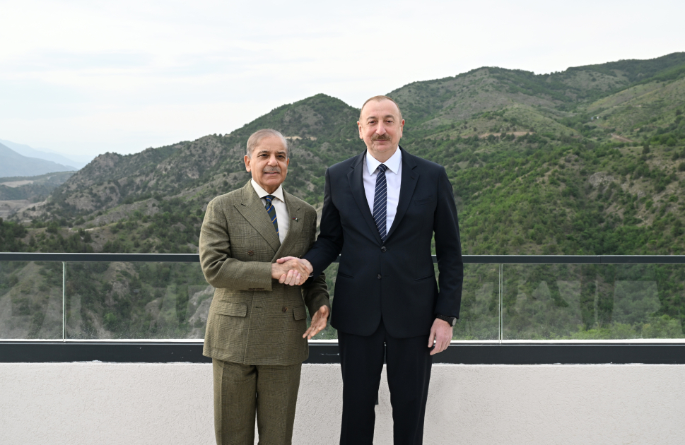 President Ilham Aliyev and Pakistani Prime Minister hold extended meeting in Lachin over lunch (PHOTO)