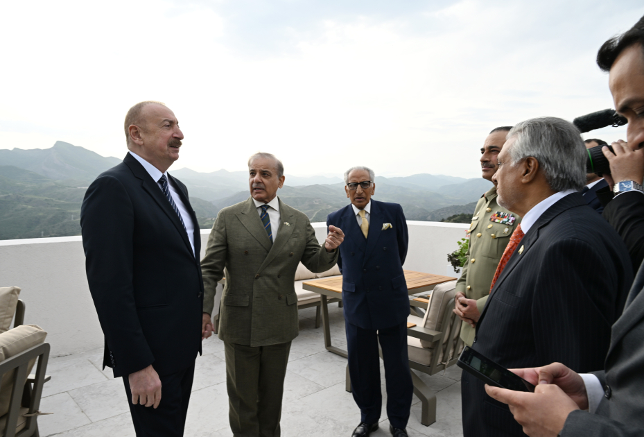 President Ilham Aliyev and Pakistani Prime Minister hold extended meeting in Lachin over lunch (PHOTO)