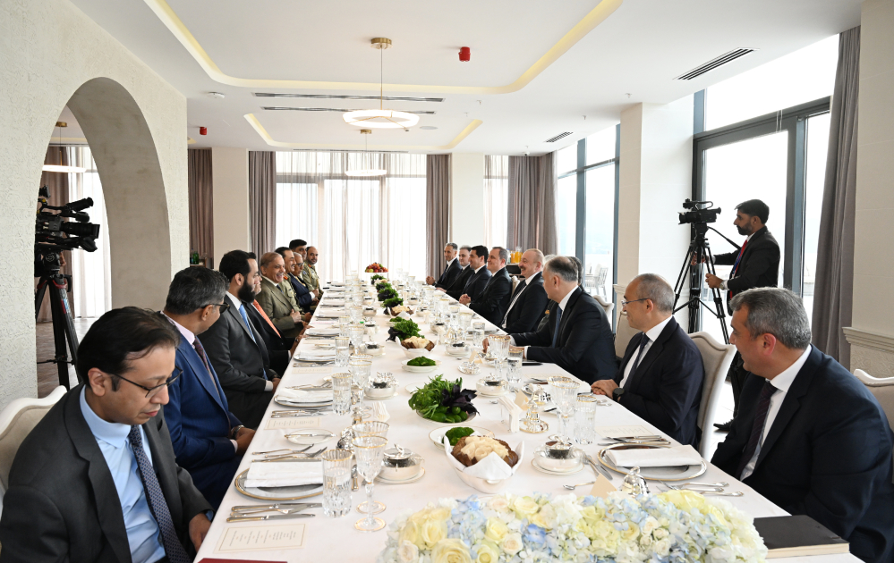President Ilham Aliyev and Pakistani Prime Minister hold extended meeting in Lachin over lunch (PHOTO)