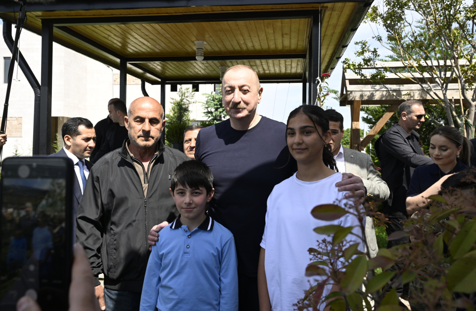 President Ilham Aliyev meets with residents in Lachin (PHOTO/VIDEO)