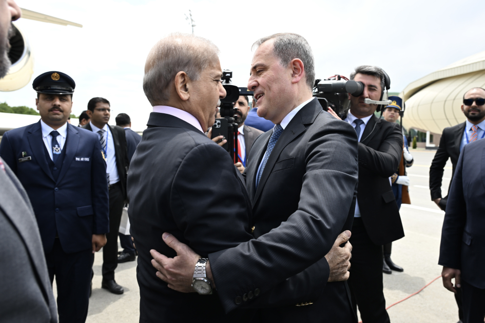 Prime Minister of Pakistan Muhammad Shehbaz Sharif arrives in Azerbaijan (PHOTO)