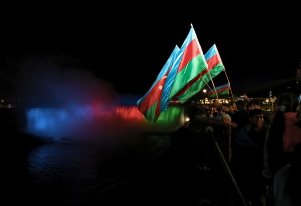 Niagara Falls aglow in colors of Azerbaijani flag for marking independence day (PHOTO)