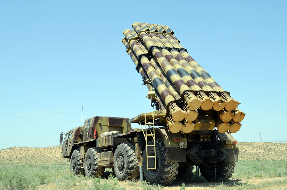Azerbaijan conducts live-fire tactical drill with rocket and artillery troops (VİDEO)