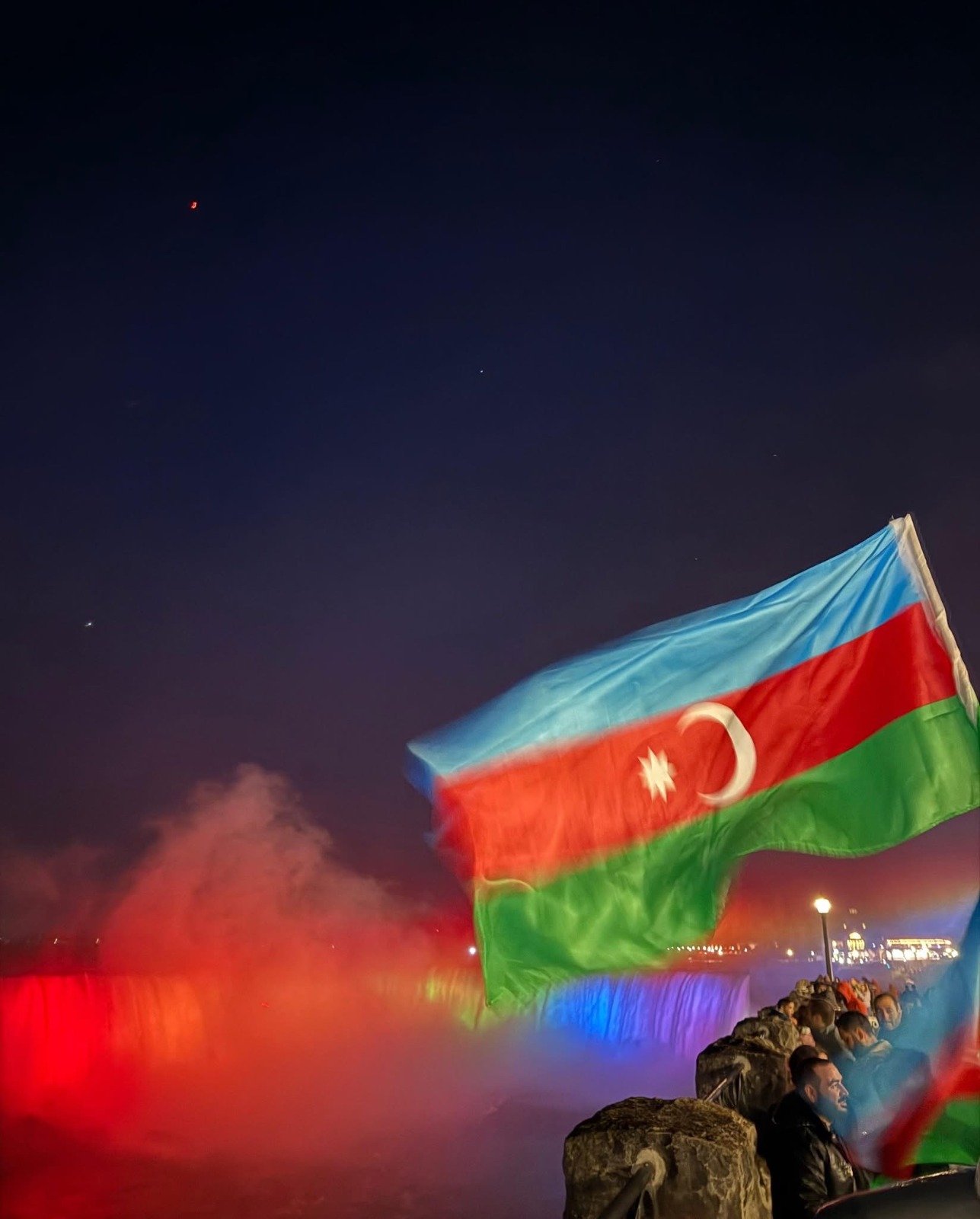 Niagara Falls aglow in colors of Azerbaijani flag for marking independence day (PHOTO)
