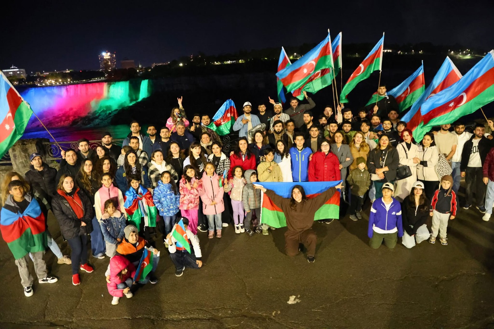 Niagara Falls aglow in colors of Azerbaijani flag for marking independence day (PHOTO)