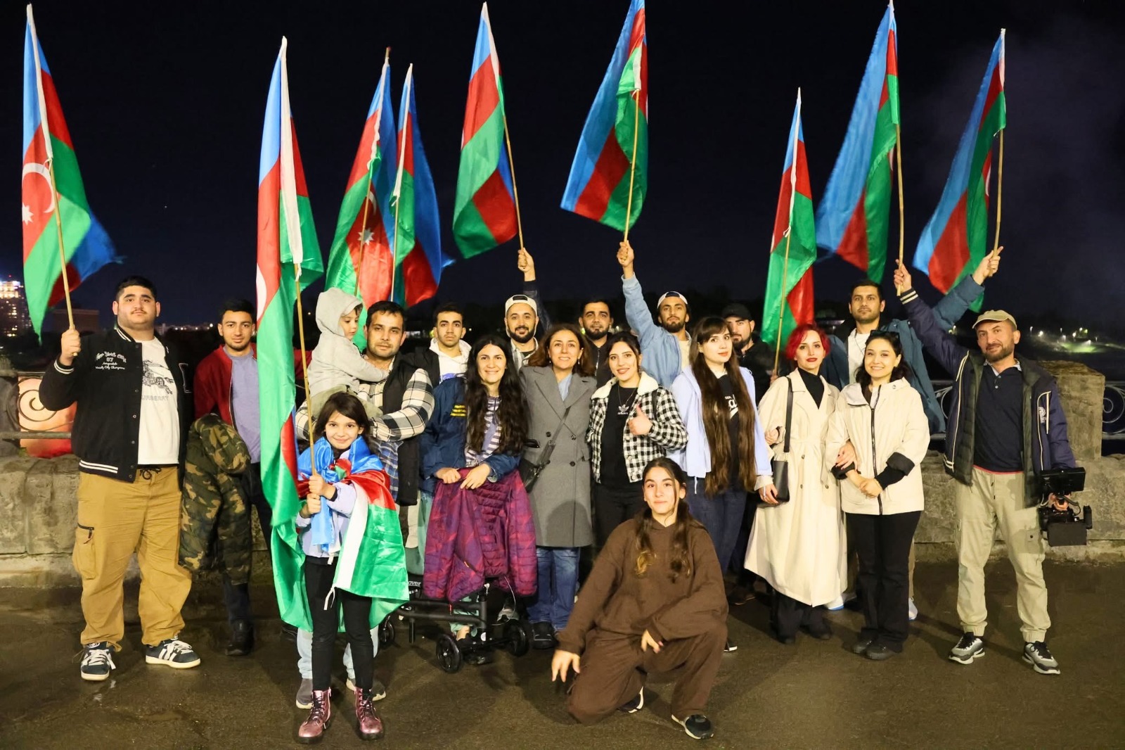 Niagara Falls aglow in colors of Azerbaijani flag for marking independence day (PHOTO)