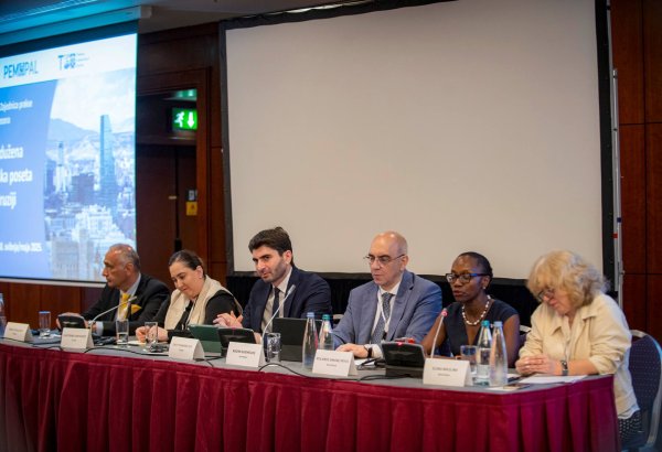 Azerbaijan brainstorms financial reforms with World Bank (PHOTO)