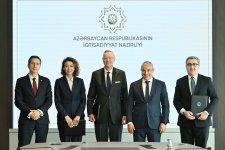 Azerbaijani, German companies ink roadmap to expand ties (PHOTO)