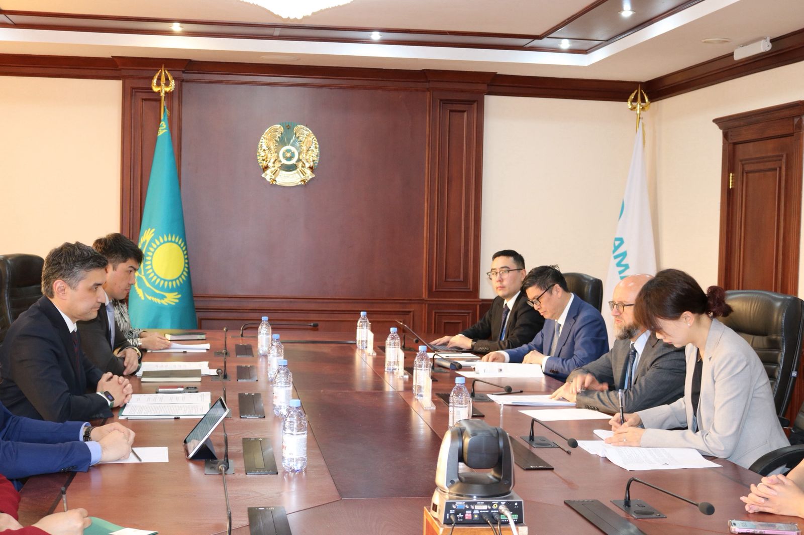 Kazakhstan, AIIB discuss power grid modernization and energy resilience