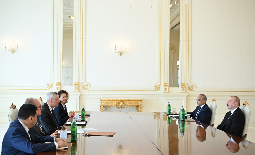 President Ilham Aliyev receives Chairman of Eastern Committee of German Economy (PHOTO/VIDEO)
