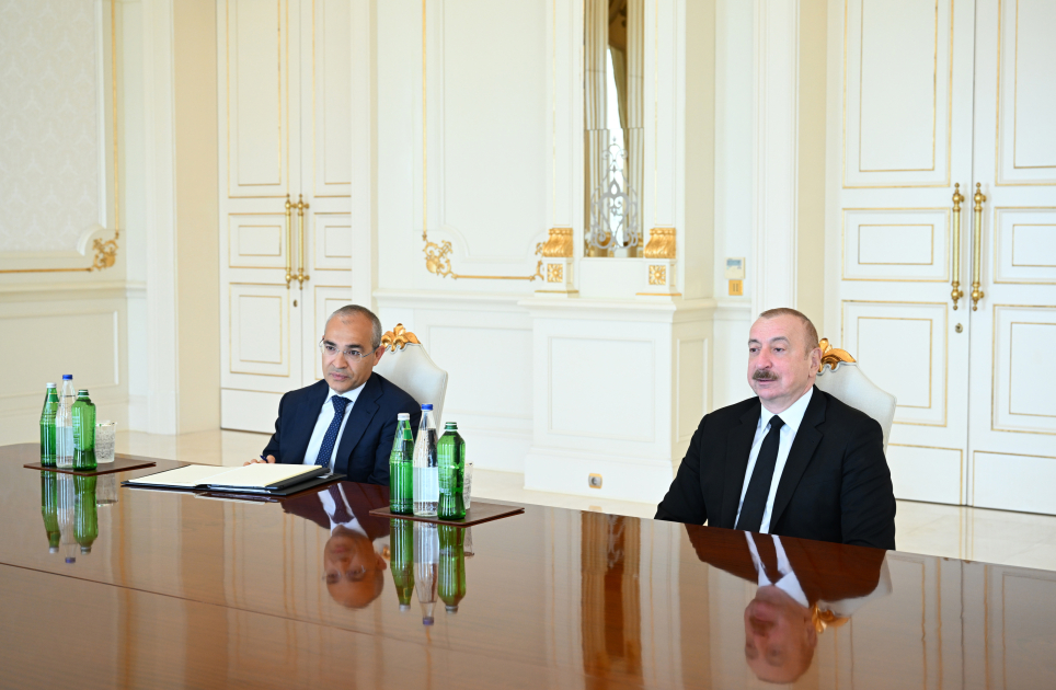 President Ilham Aliyev receives Chairman of Eastern Committee of German Economy (PHOTO/VIDEO)