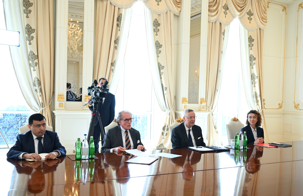 President Ilham Aliyev receives Chairman of Eastern Committee of German Economy (PHOTO/VIDEO)