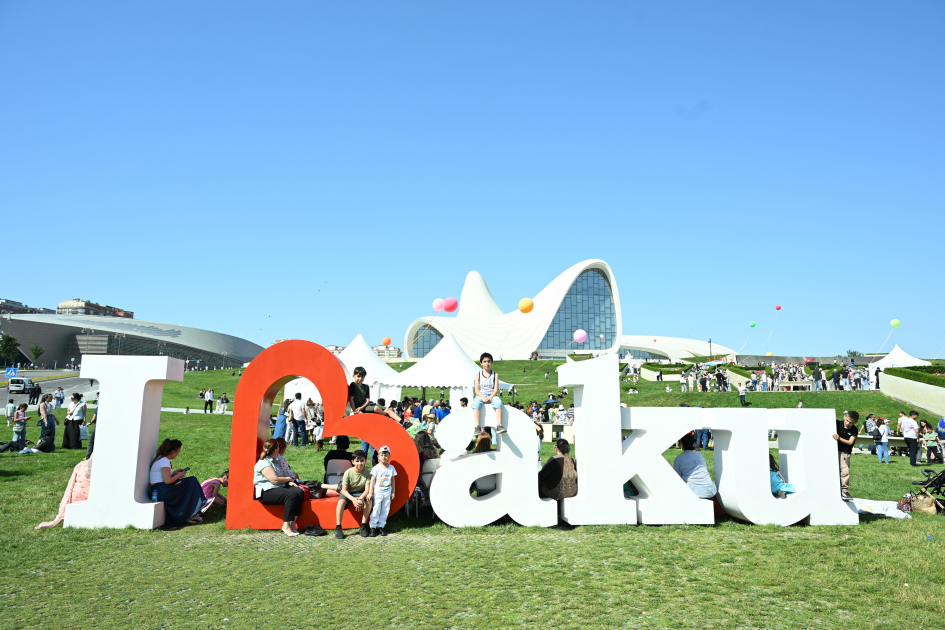 Children's festival held in Heydar Aliyev Center park (PHOTO)
