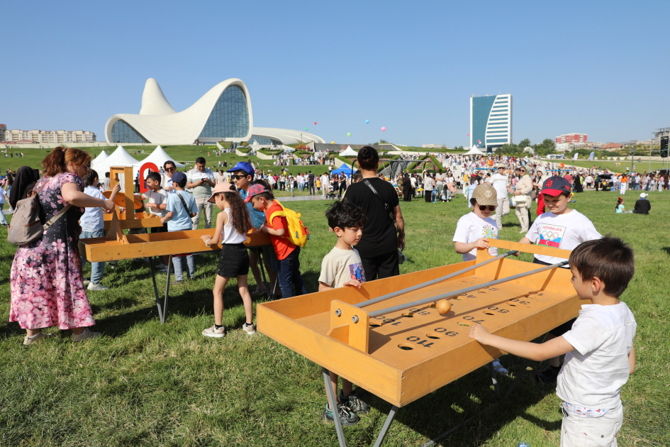 Children's festival held in Heydar Aliyev Center park (PHOTO)