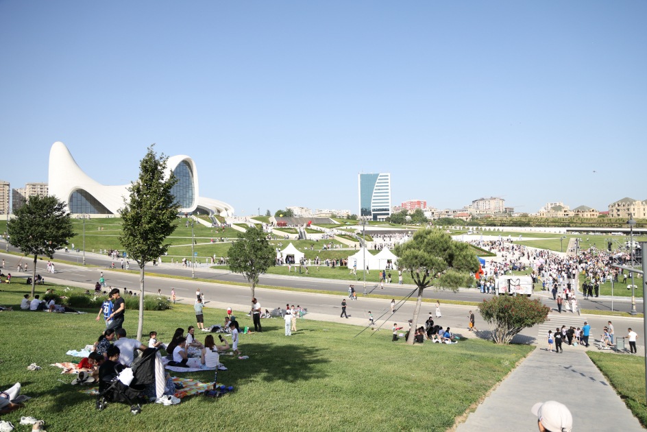 Children's festival held in Heydar Aliyev Center park (PHOTO)