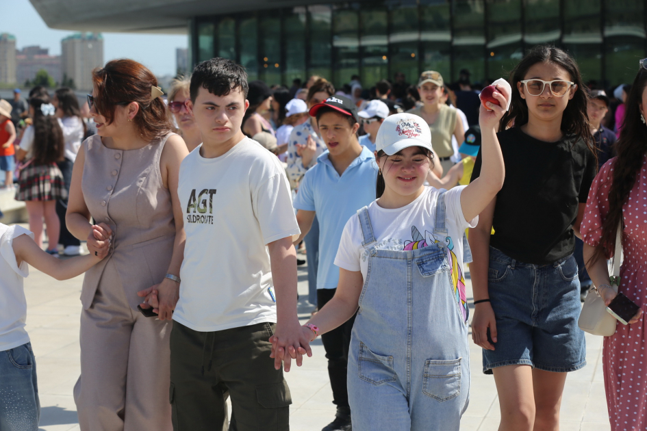 Children's festival held in Heydar Aliyev Center park (PHOTO)