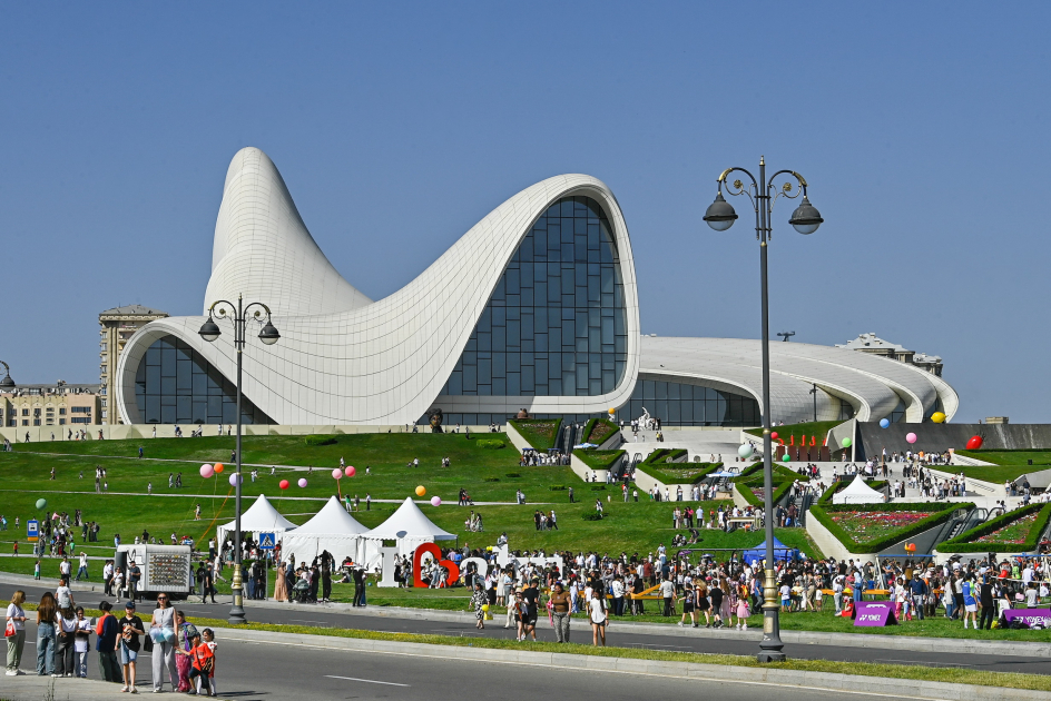 Children's festival held in Heydar Aliyev Center park (PHOTO)