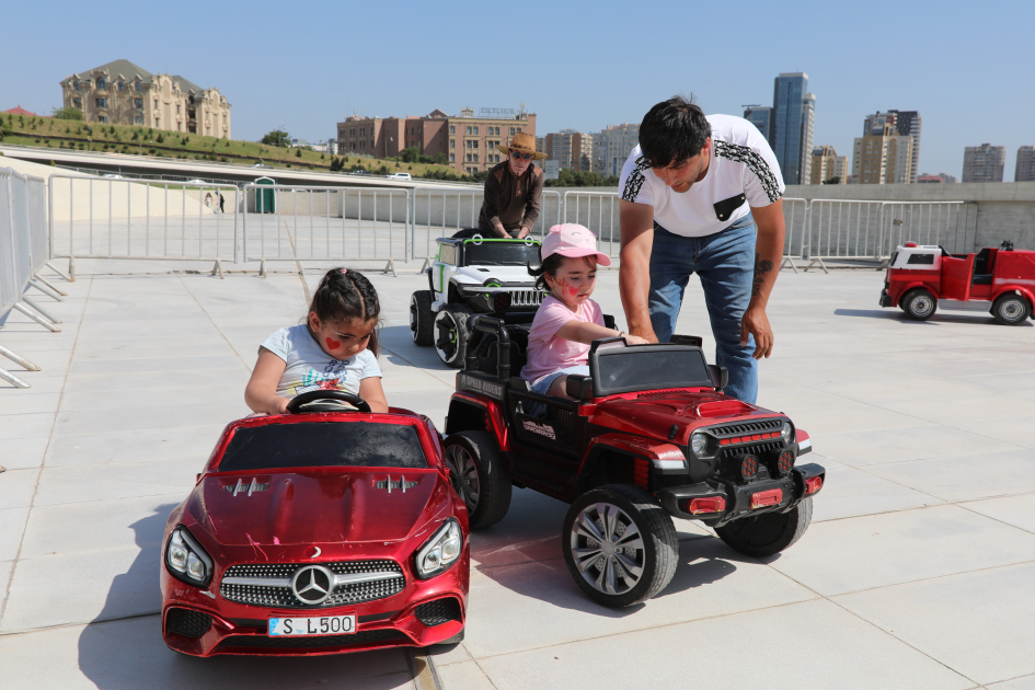 Children's festival held in Heydar Aliyev Center park (PHOTO)